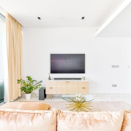 Luxury 2 Bedroom Beachfront Apt W Stunning Sea View Dubai Luaran gambar