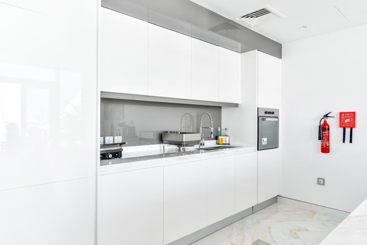 Luxury 2 Bedroom Beachfront Apt W Stunning Sea View Dubai Luaran gambar