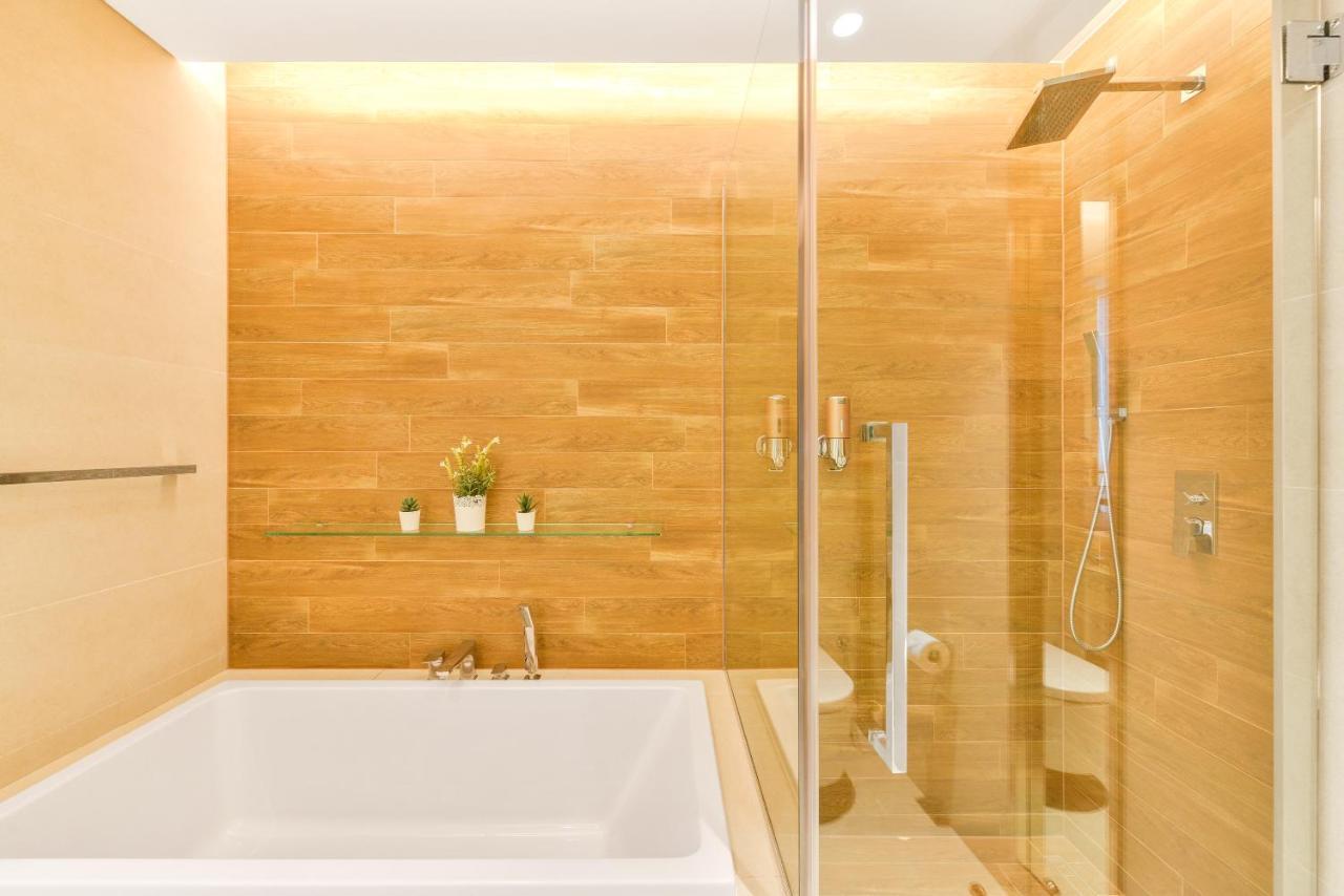 Luxury 2 Bedroom Beachfront Apt W Stunning Sea View Dubai Luaran gambar